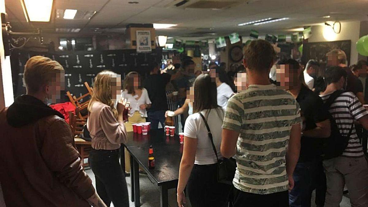 La Policía Local de València desaloja un pub con 135 personas dentro
