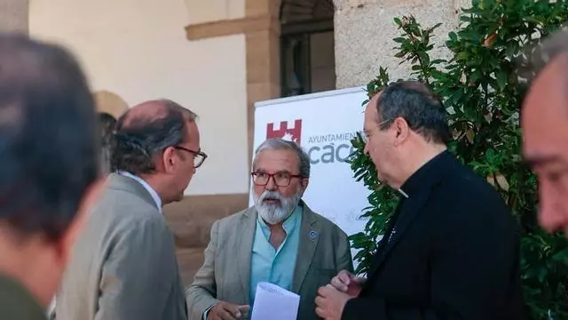 Vídeo | Cáceres habla ya abiertamente del suicidio y solicita una oficina municipal para atender los casos: "Que pedir ayuda sea fácil"