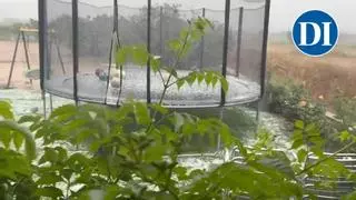 Una intensa granizada sorprende a los vecinos de Sant Antoni