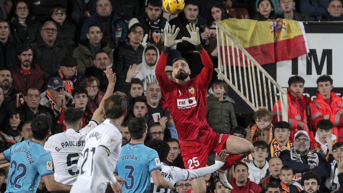 Mamardashvili, guardameta del Valencia CF