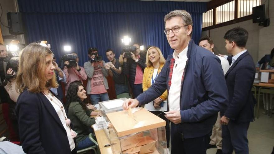 Feijóo vota en Vigo. // R. Grobas