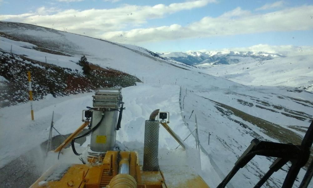 Muntanyes de neu al Coll de la Creueta