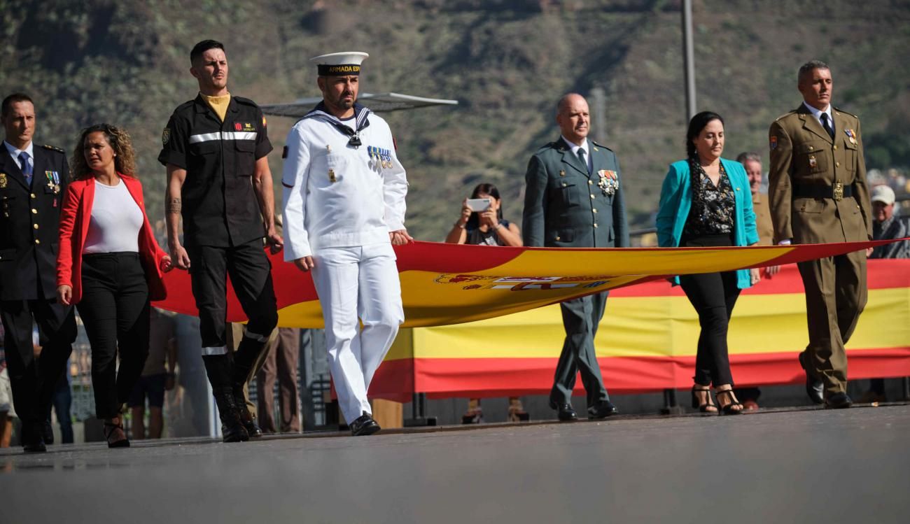 Jura de Bandera de civiles en Santa Cruz