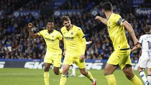Los jugadores del Villarreal celebran ante la Real Sociedad.