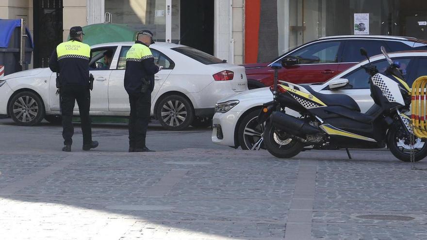 Descubren a un hombre cuando robaba en una iglesia de Alzira y le detienen por incumplir una orden de alejamiento