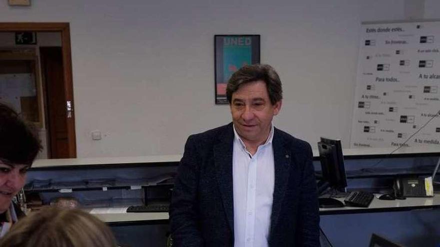 Juan Andrés Blanco, en la secretaría de la UNED.