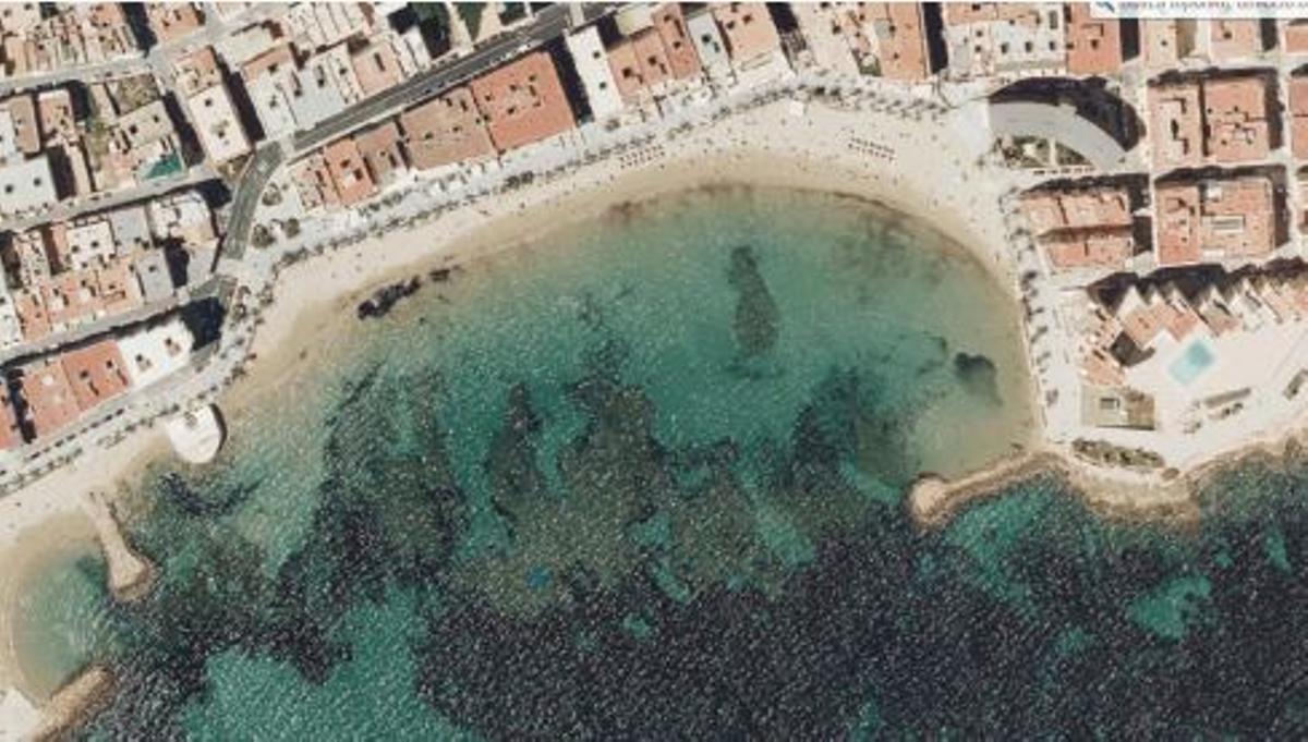 Imágen aérea de la zona de actuación prevista entre la Punta Margallo-Las Columnas y el primer espigón de las "piscinas naturales" del paseo marítimo