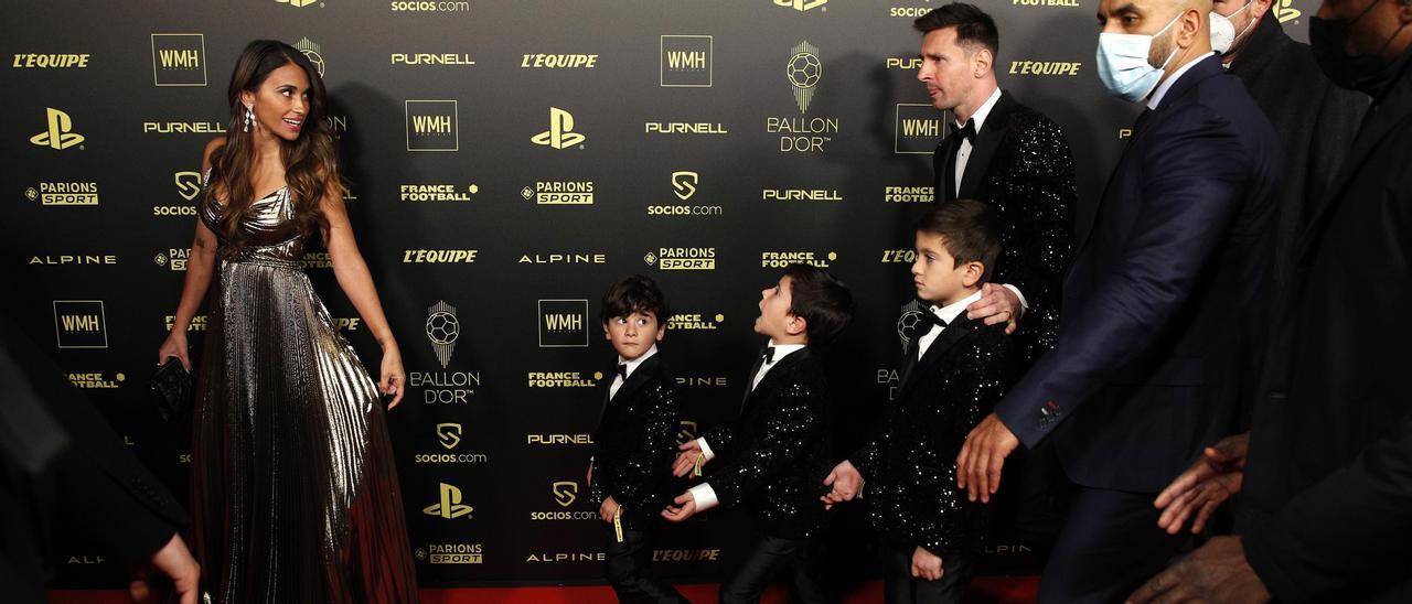 La familia Messi a la llegada a la entrega del &quot;Balón de Oro&quot;