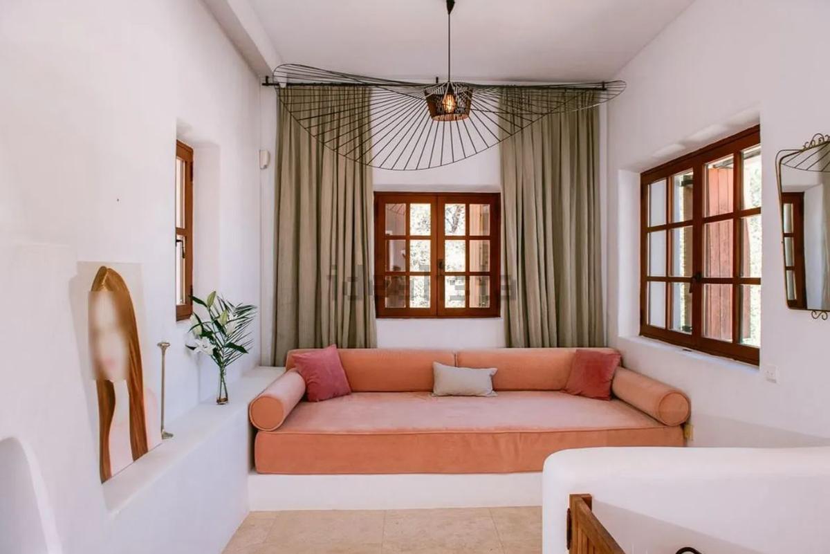 Así es una casa payesa del siglo XIX autosuficiente a la venta en Ibiza