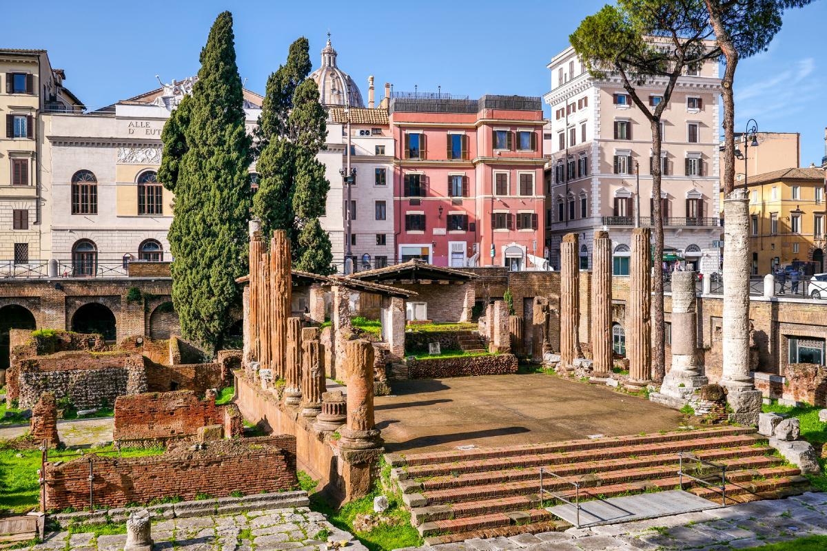 Abre al público la plaza Lago Argentina en Roma para visitar el lugar donde asesinaron a Julio Cesar.