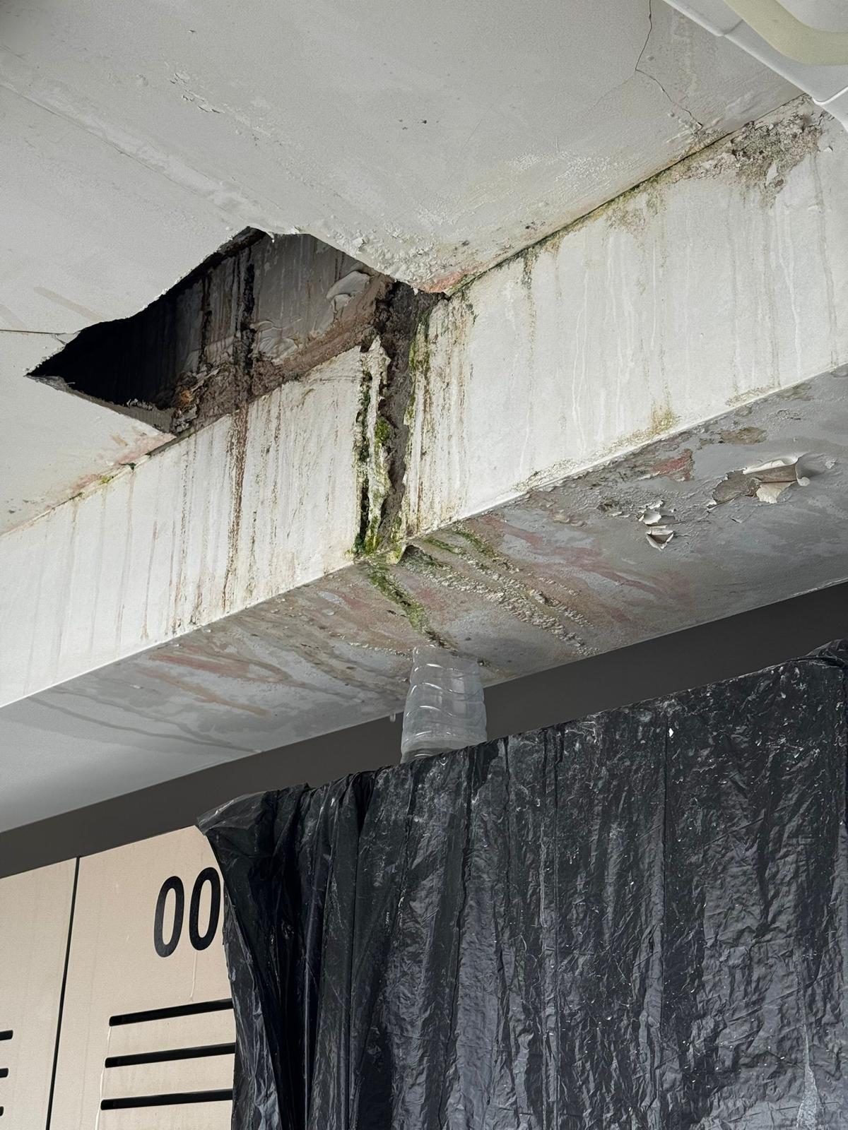 Estado de los vestuarios femeninos de la comisaría.