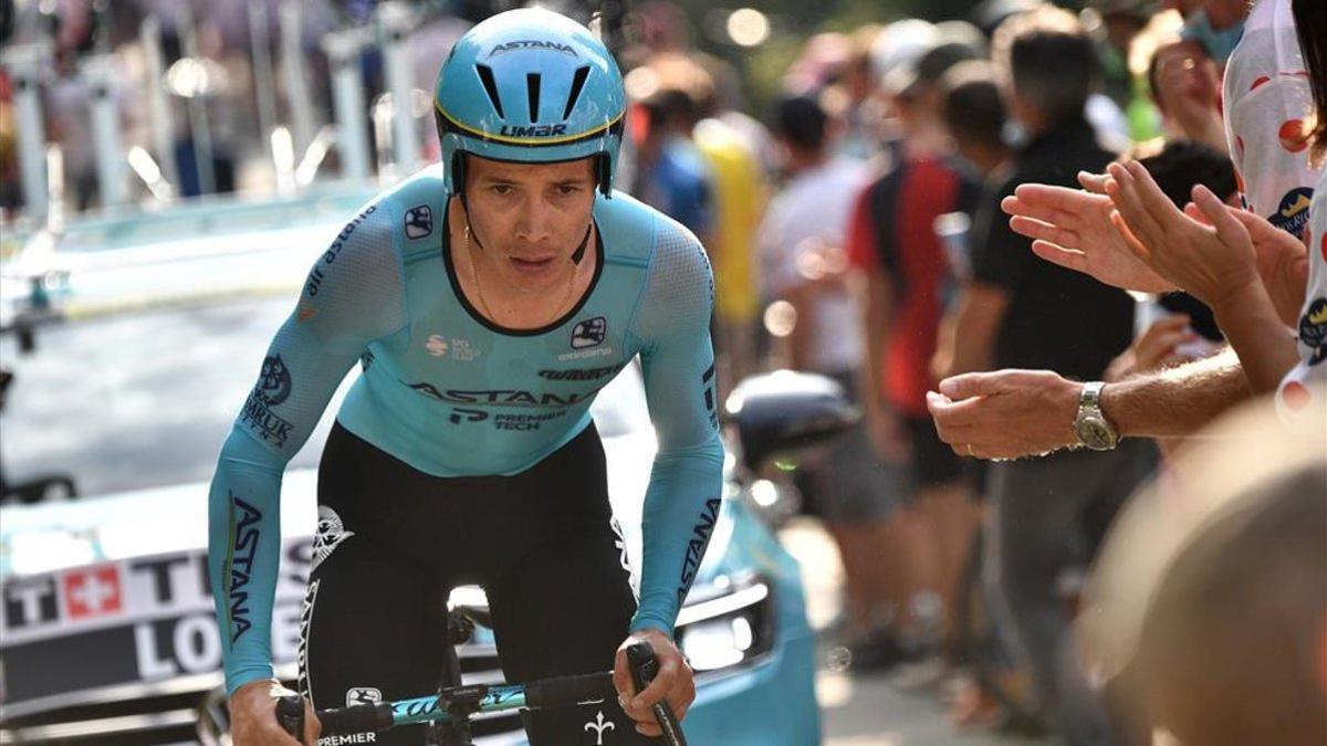 Miguel Angel Lopez sufrió una caída en la primera etapa del Giro de Italia 2020