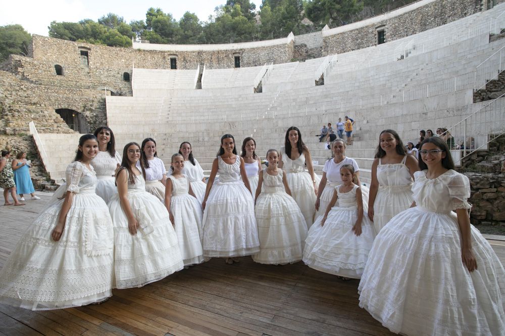 Conoce a las falleras mayores de Sagunt y a las cortes de honor en el ensayo de la Exaltación