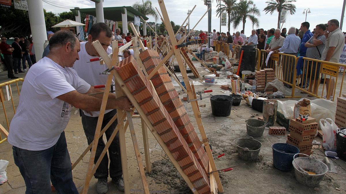 Concurso Nacional de Albañilería en la edición de 2013 en la plaza del Padre Ciganda.