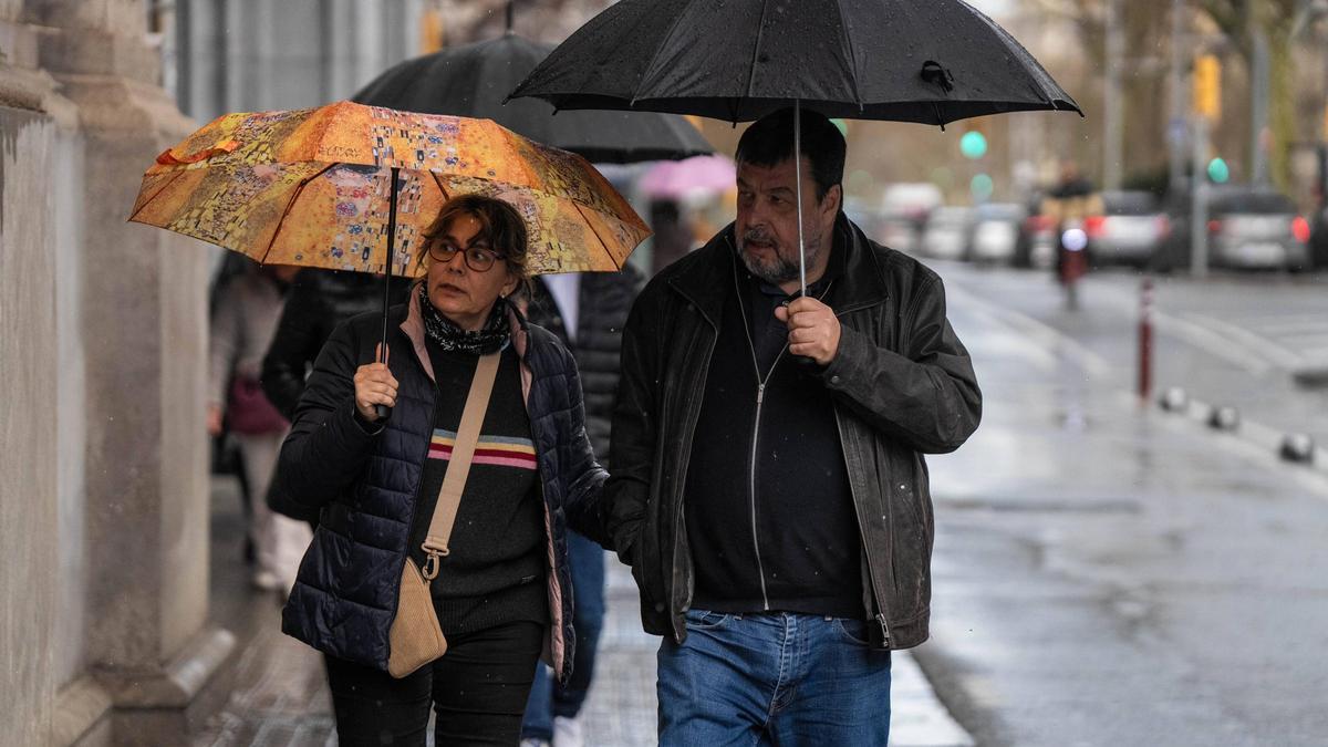 Una imagen de archivo de un episodio de lluvias en Barcelona.