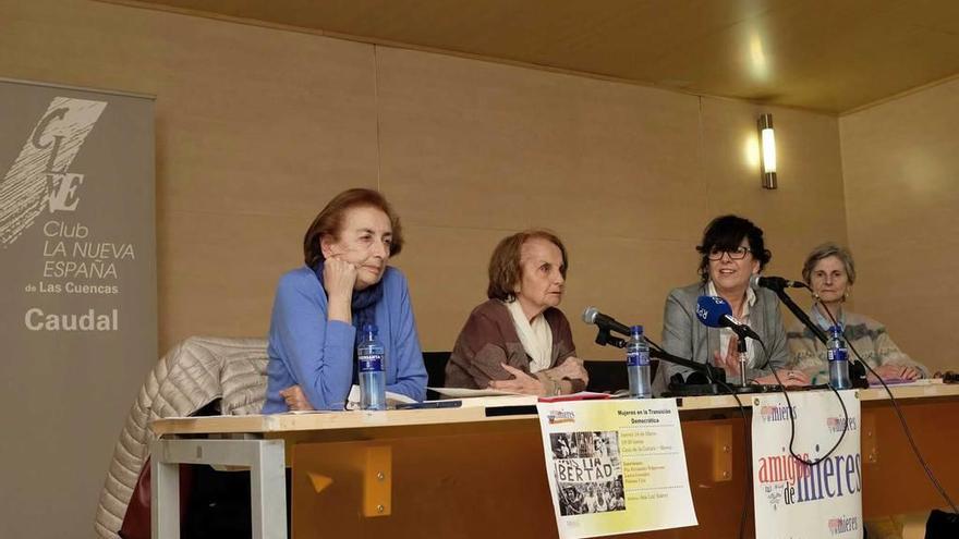 Por la izquierda, Laura González, Paz Fernández Felgueroso, Ana Luz Suárez y Paloma Uría.