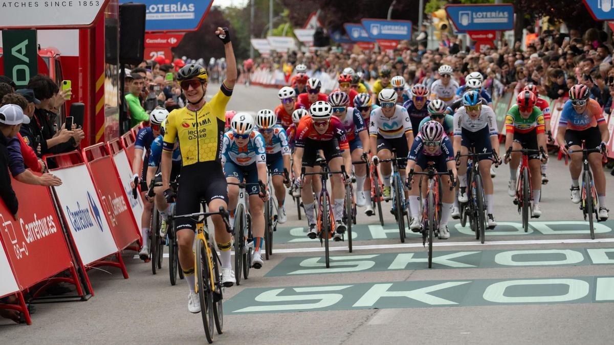 Marianne Vos celebra su victoria en la tercera etapa de la Vuelta a España.