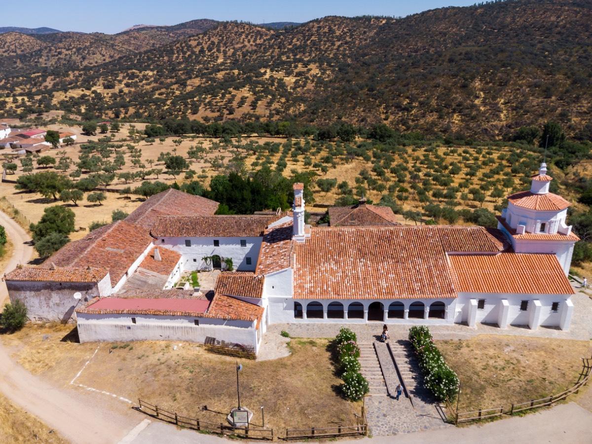 La conocida "Capilla Sixtina española" tiene bóvedas cubiertas por 26 frescos del siglo XVIII: una de las ermitas más infravaloradas de nuestro país