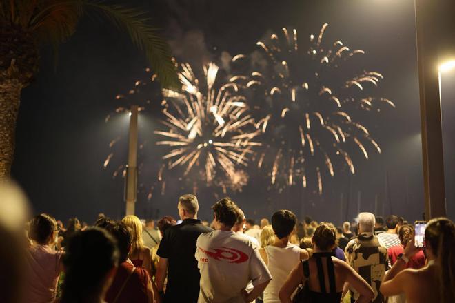 Mira todas las imágenes del castillo de fuegos artificiales de Sant Ciriac en Ibiza