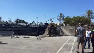 Se desprende el puente de luces y la pantalla del escenario de la zona joven del Real de la Feria