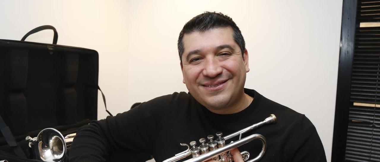 Pacho Flores, en su camerino, en el Palacio de la Ópera.