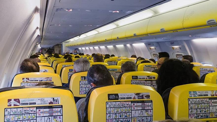 Salvan la vida de un niño en un vuelo que iba a Canarias