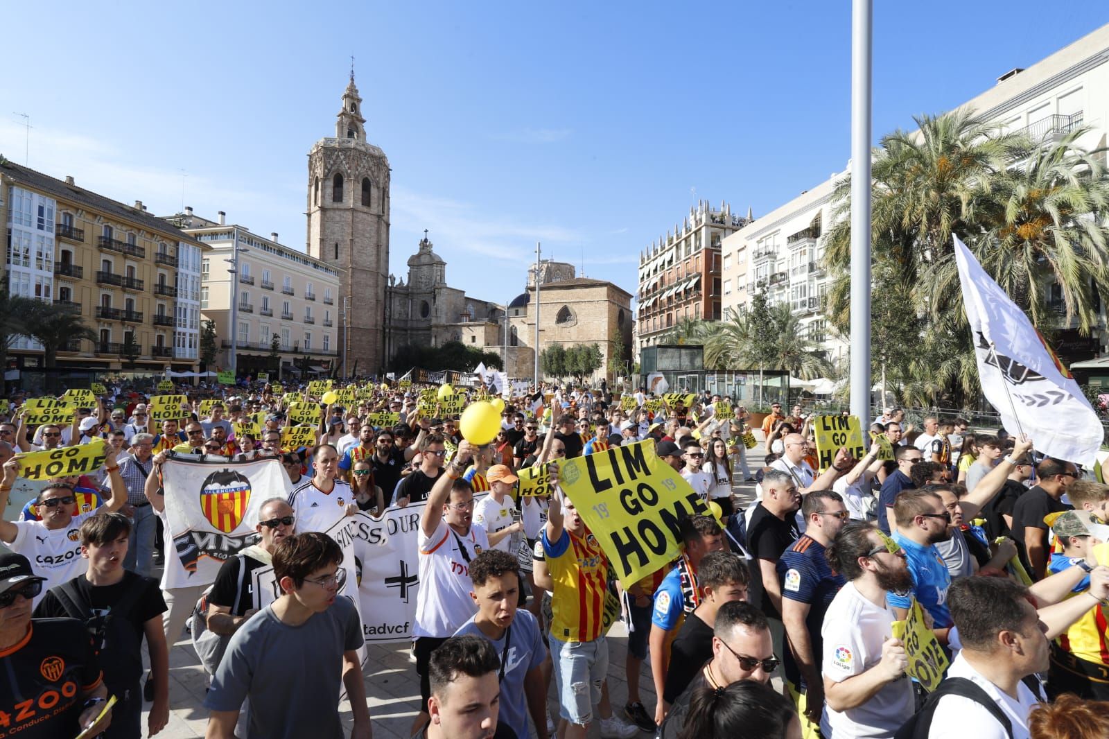 El valencianismo se manifiesta contra la gestión de Lim