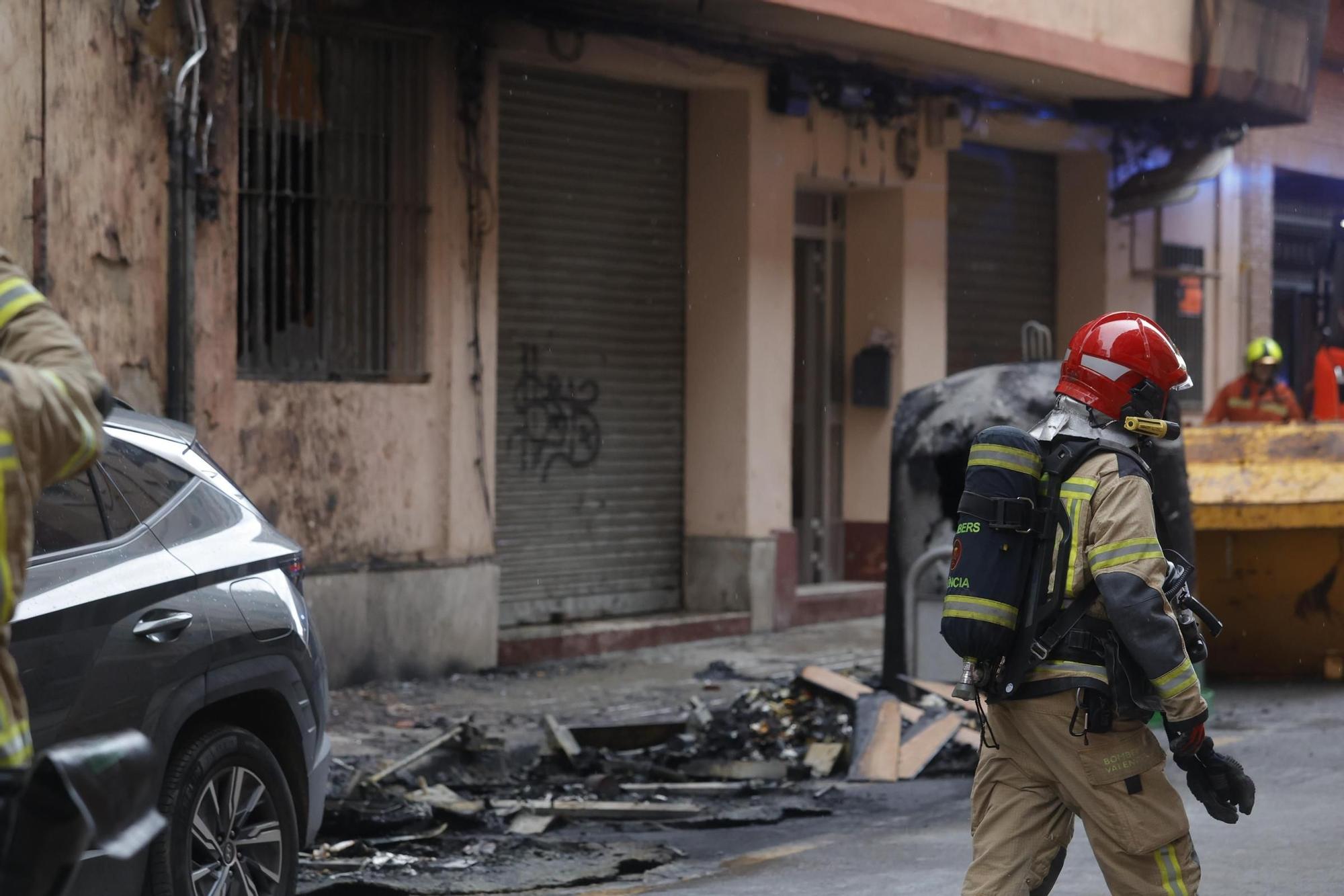 Un incendio en Mislata desata una gran columna de humo