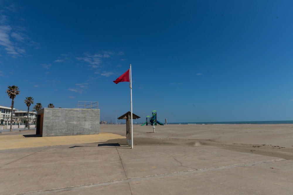 La playa de València es un desierto