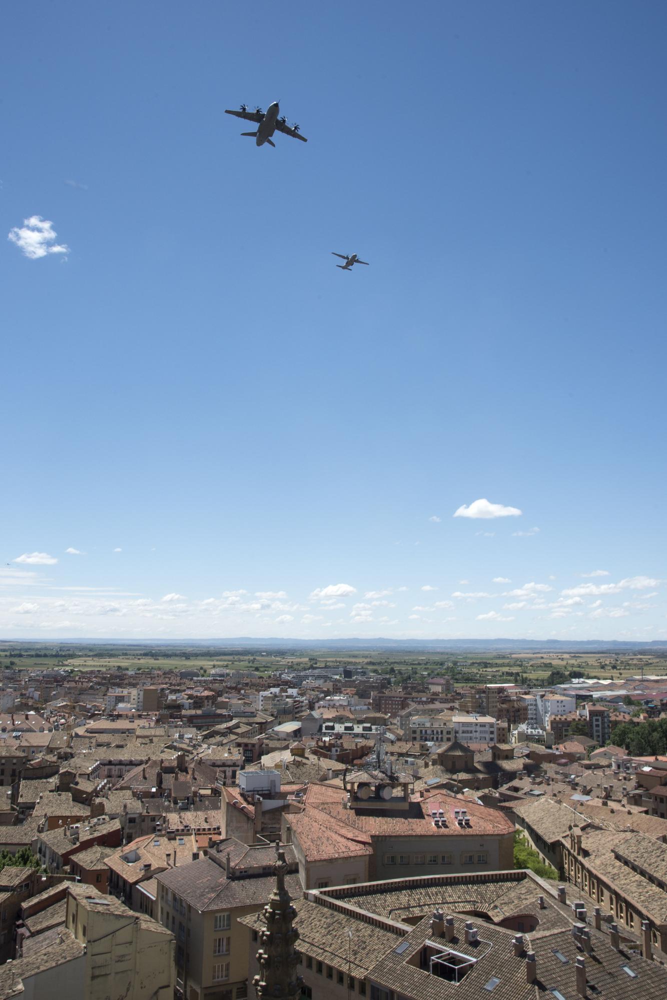 Preparativos en Huesca para celebrar el Día de las Fuerzas Armadas.