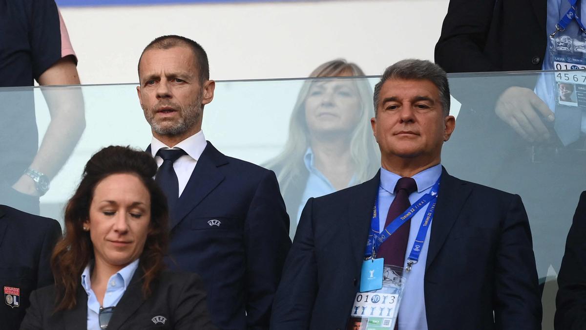 Laporta s’asseu amb Ceferin, el president de la UEFA, per evitar el càstig al Barça
