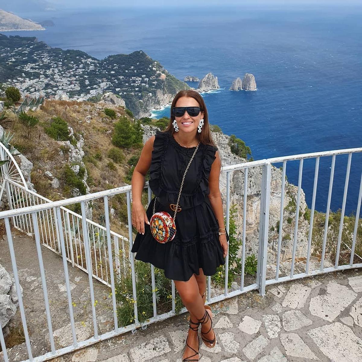Paula Echevarría de negro en Capri