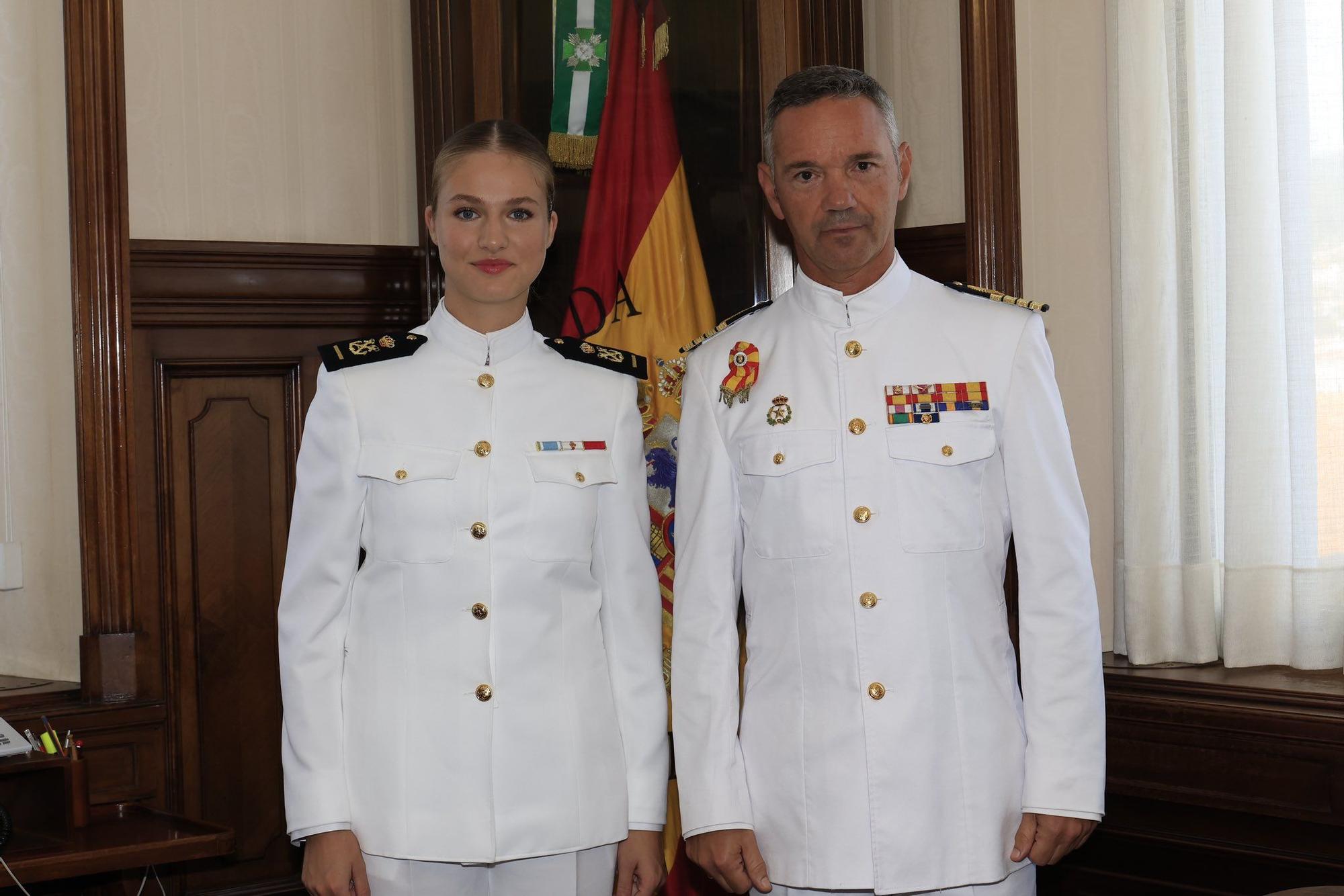 Leonor conoce de primera mano la Escuela Naval de Marín