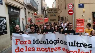 Familias del colegio Mare de Déu del Carme de Terrassa protestan contra el “giro radical” de la nueva dirección