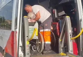 Cruz Roja traslada a los vecinos desalojados de Asín, Luesia y Orés por el incendio en las Cinco Villas