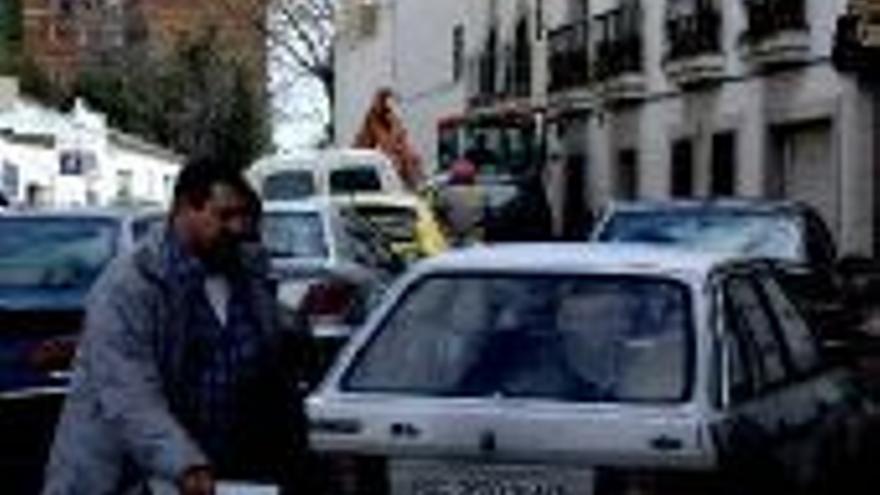 La calle Almendralejo se dejará cerrada al tráfico desde el lunes