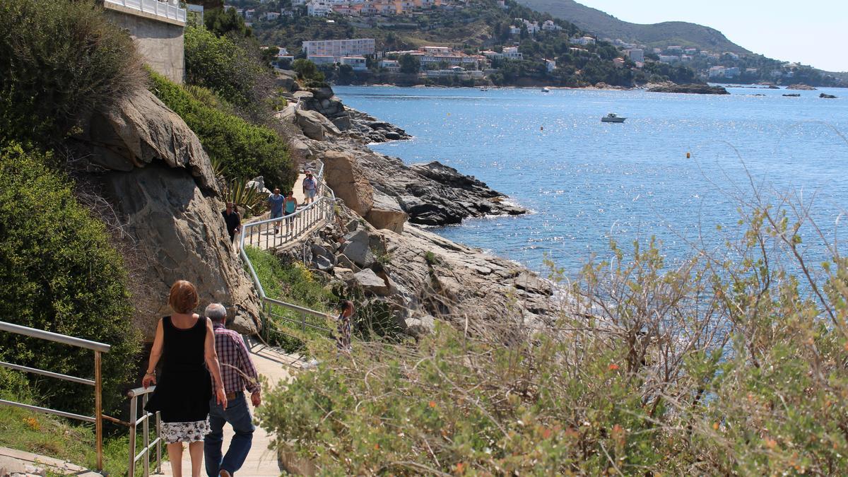 El paisatge de la Costa Brava es mostra viu en tots els recorreguts.