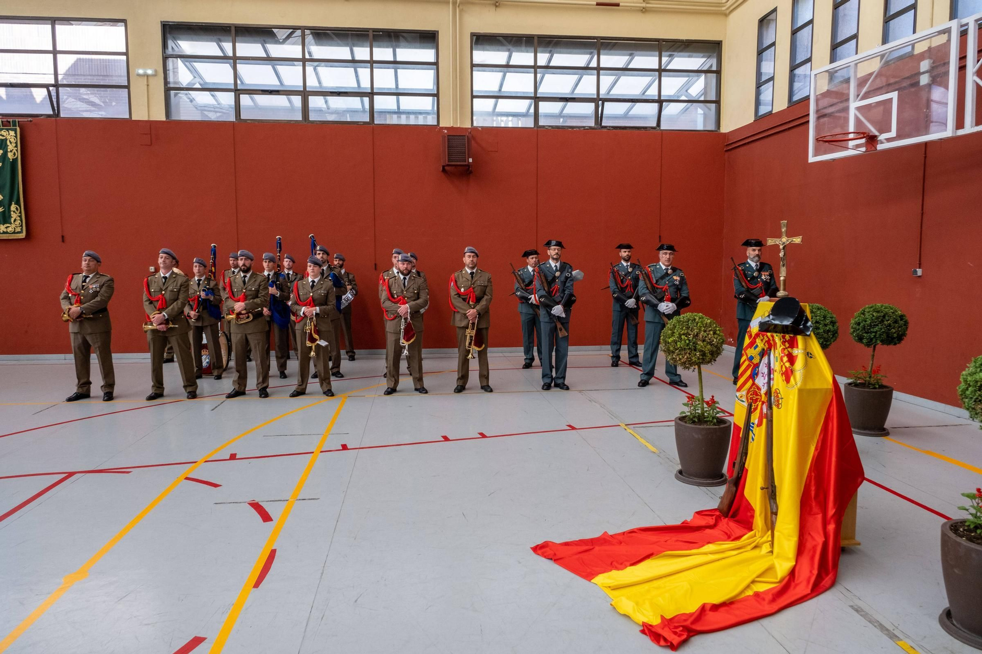 EN IMÁGENES: Así fueron los actos en Oviedo del 179 aniversario de la Guardia Civil