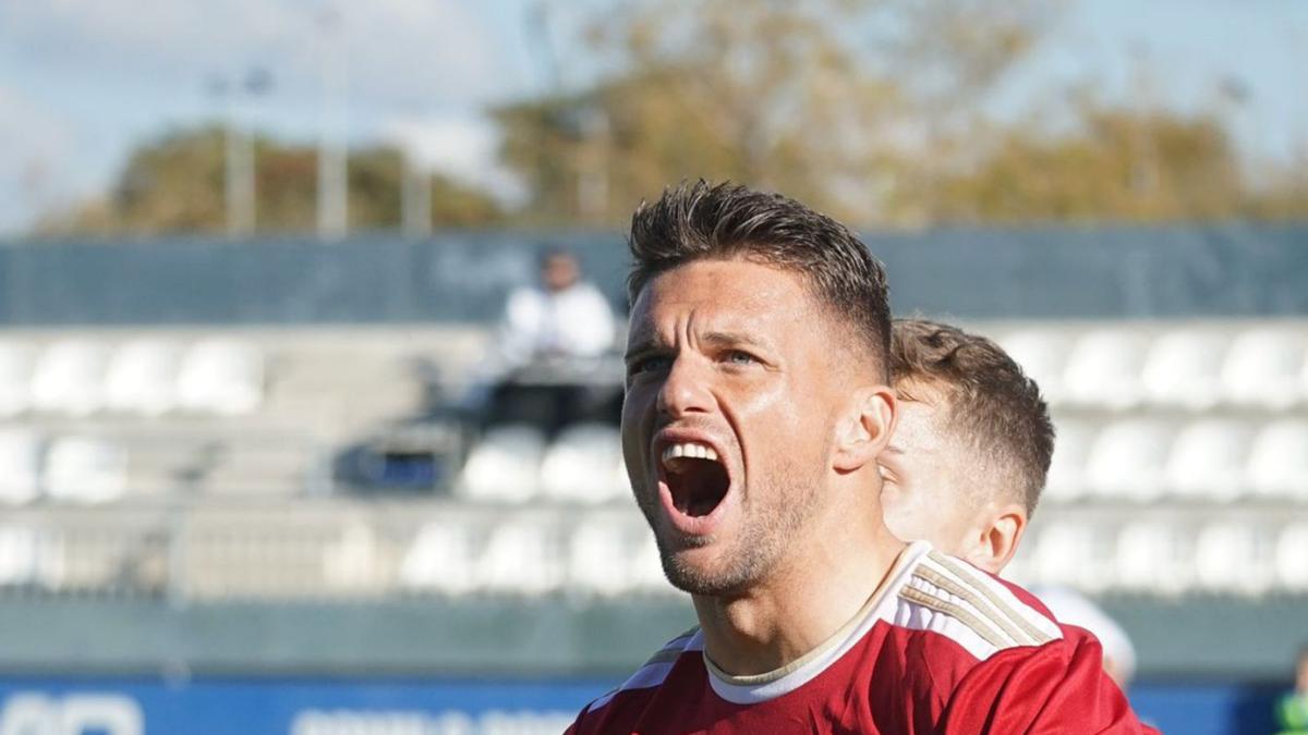 Andrés Carrasco celebra el gol que puso el 0-2 en el marcador. | PRENSA REAL MURCIA