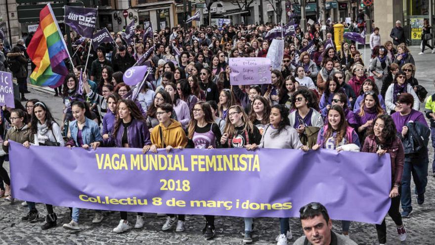 Imagen de la manifestación por las calles de Alcoy