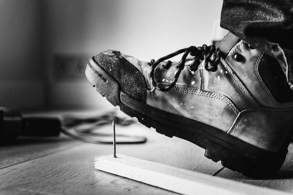 Cómo proteger los pies de los accidentes laborales.