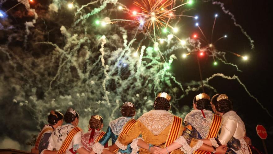 El Ayuntamiento prevé invertir 62.000 euros en los castillos de fuegos de las fiestas de mayo y septiembre. | TONI LOSAS