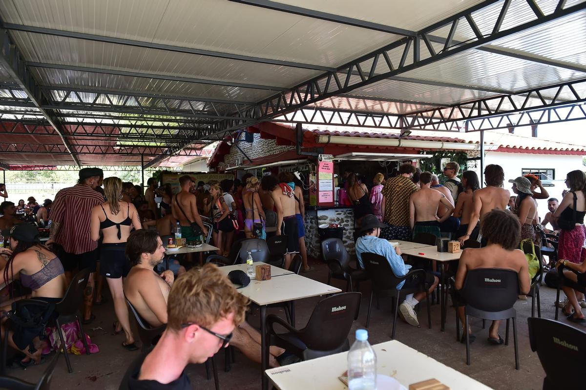 Fotogalería | Las imágenes de la macrofiesta ilegal en la Granja de este lunes