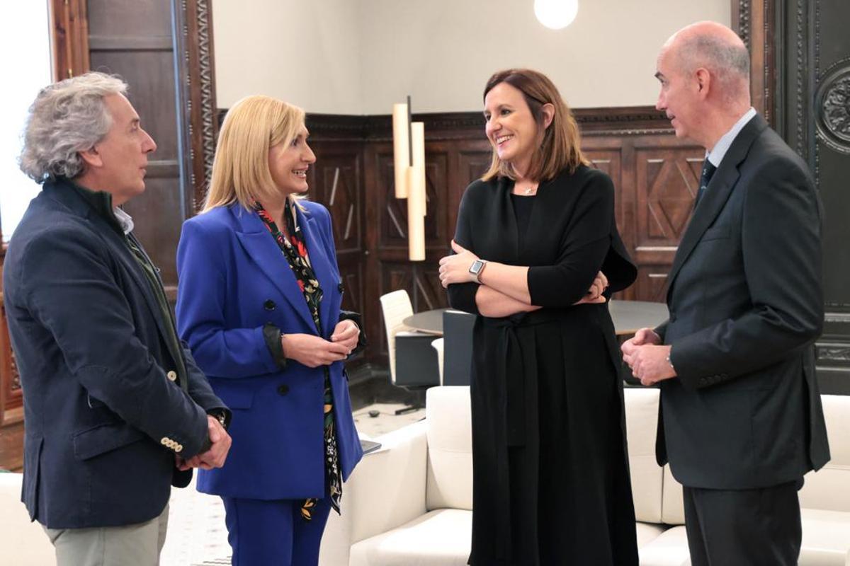 Mª José Catalá, con la consellera Pradas y el concejal de Devesa, José Gosalbez