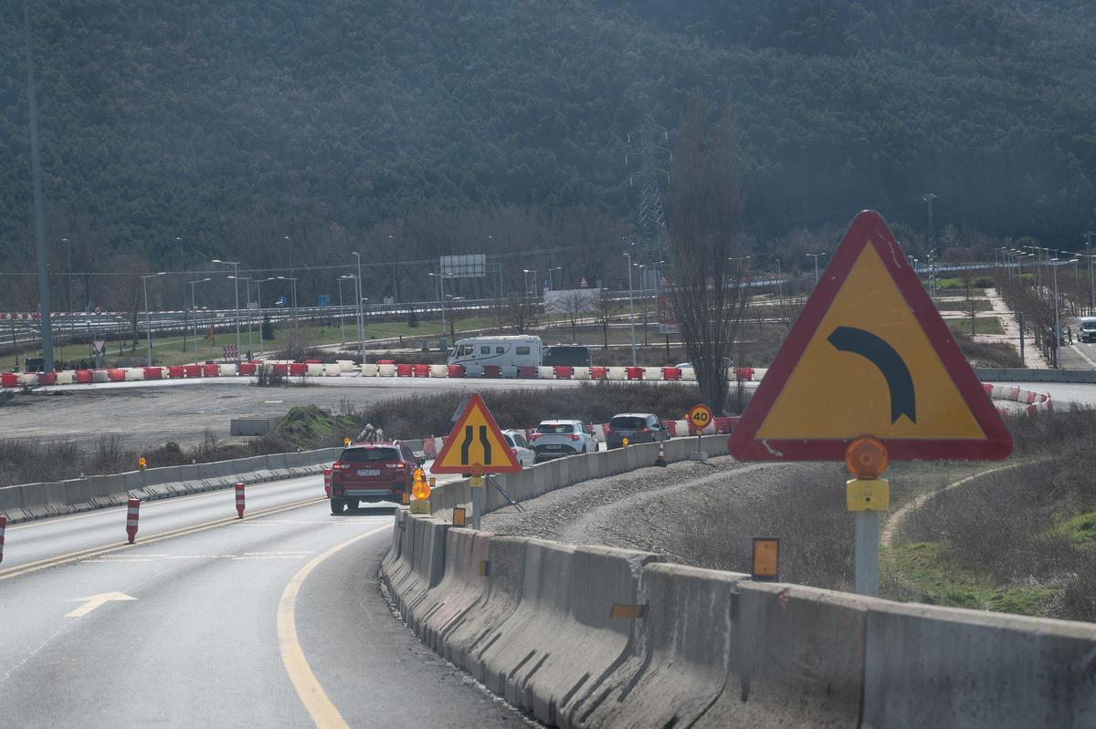 Sabiñánigo vive entre obras paralizadas y retenciones en carretera los domingos