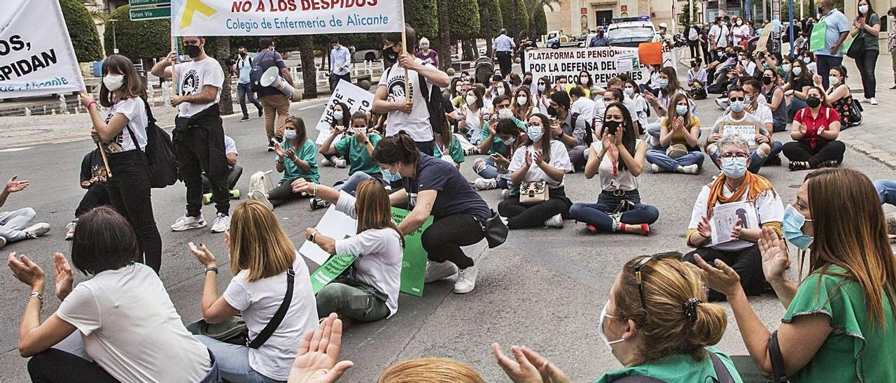 Protesta celebrada la semana pasada por el fin de los contratos covid. | PILAR CORTÉS
