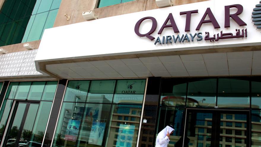 Puesto de Qatar Airways en Doha.