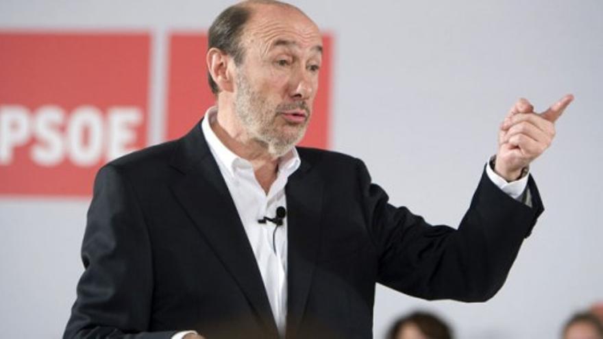 Rubalcaba pide al PP que no culpe a Zapatero de la decisión de S&P