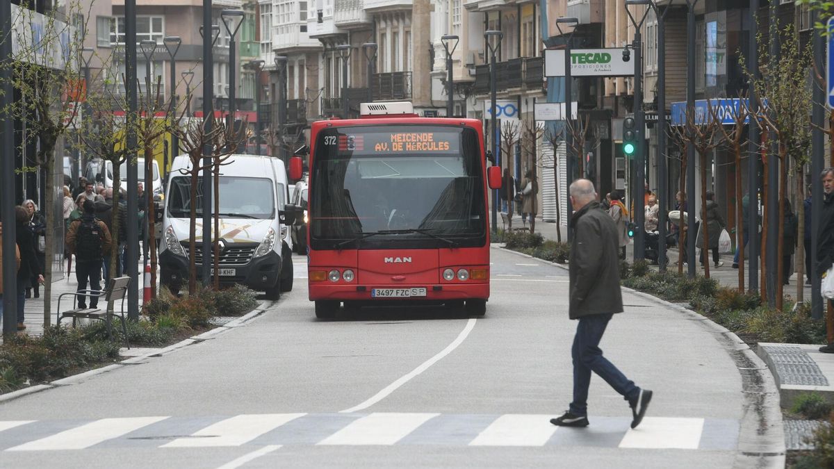 Bus circulando por San Andrés
