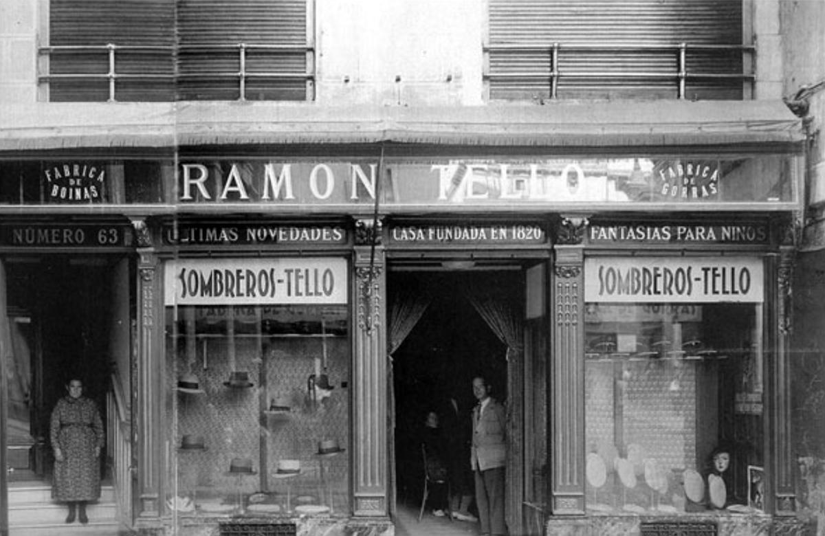 La tienda de Sombreros Tello en Escuelas Pías en 1946